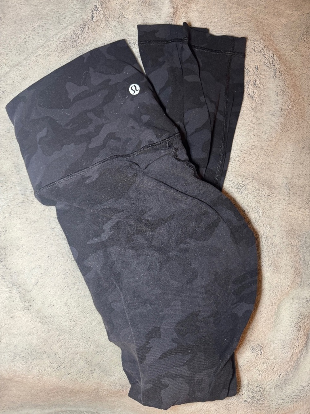 Lululemon camo leggings - Picture 1 of 4